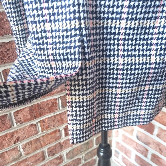 Multi-Color Houndstooth Blazer - Picture 6 of 7